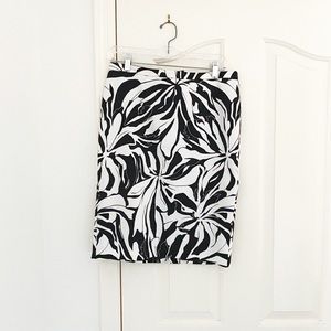 Mexx Black & White Flower Print Pencil Skirt